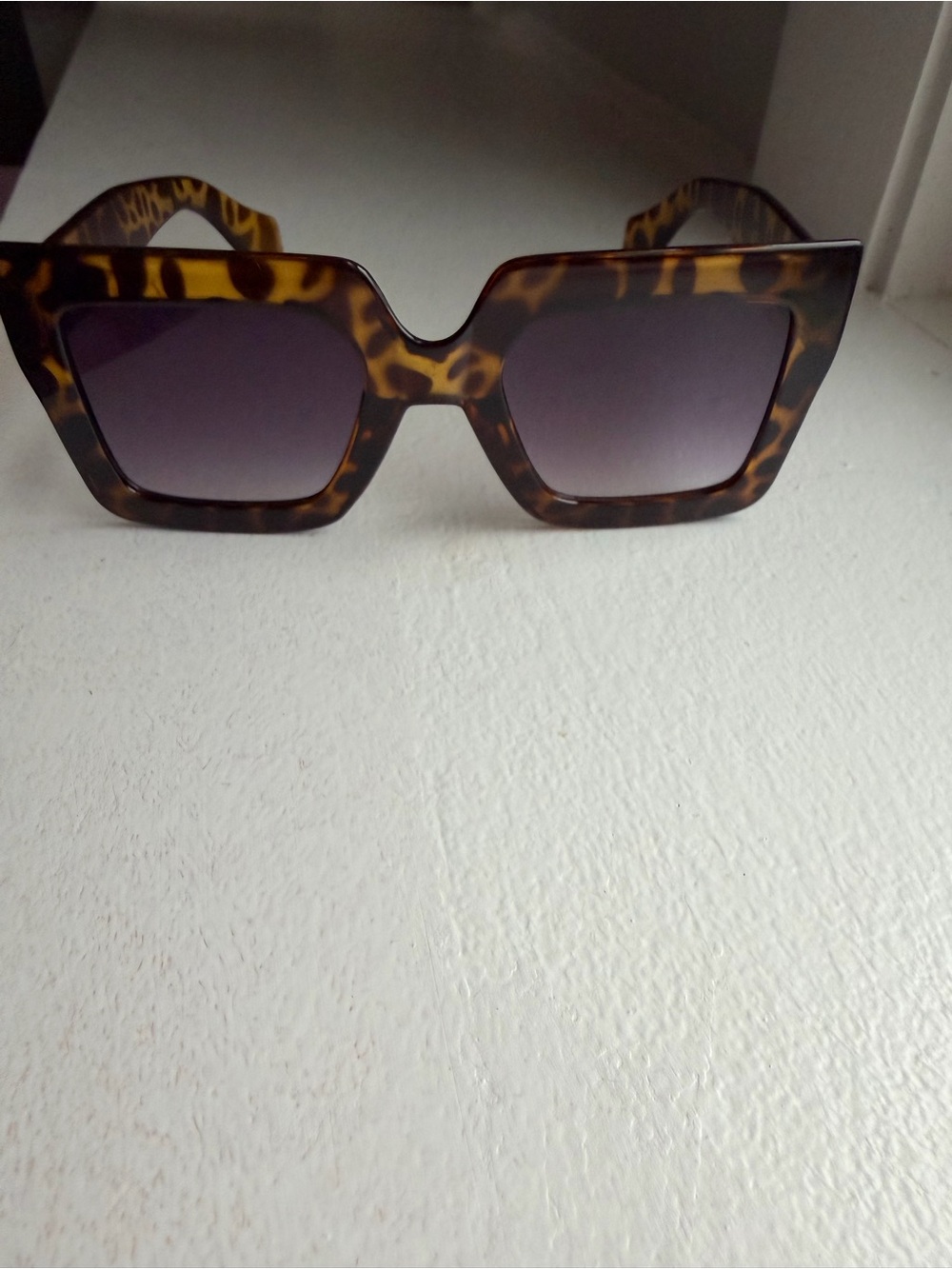 Women's Tortoiseshell Square Sunglasses with Gradient Lenses